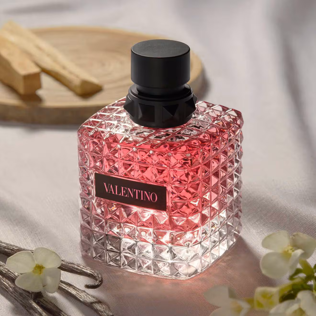 عطر دونا من فلنتينو بورن ان روما